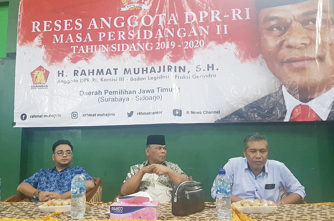 H. Rahmat Muhajirin, SH, (tengah) pada Reses di Sidoarjo