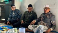 Sudiono Fauzan, Ketua DPRD Kabupaten Pasuruan, saat didoakan KH. Syamsul Ma'arif (kopyah putih) menjadi Bupati Pasuruan 2024