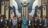 Foto bersama PJ Bupati Pasuruan, Andriyanto bersama Pimpinan dan Anggota DPRD Kabupaten Pasuruan