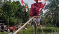 Tangkapan layar pada video yang sedang viral lomba panjat pinang hadiah janda di Cianjur. (Foto: Istimewa)